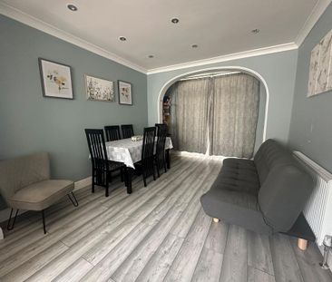 4 bedroom semi-detached house to rent - Photo 2