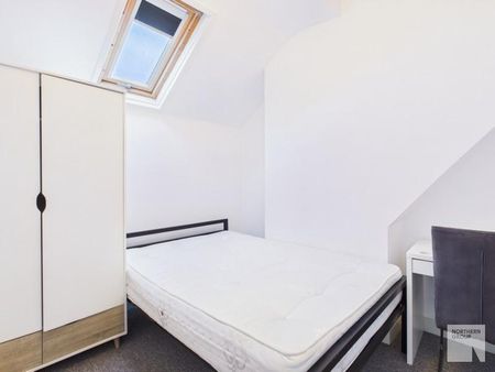 3 bedroom apartment to rent - Photo 4