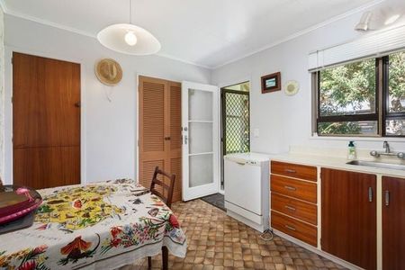 Charming and Cosy Waihi Beach Unit - Photo 4