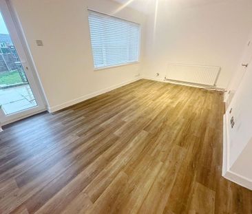 3 bedroom end of terrace house to rent - Photo 1