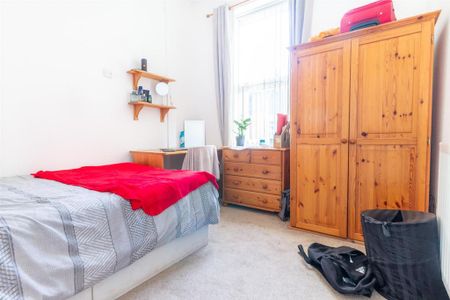 3 bedroom apartment to rent - Photo 2