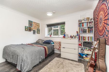 3 bedroom flat to rent - Photo 3