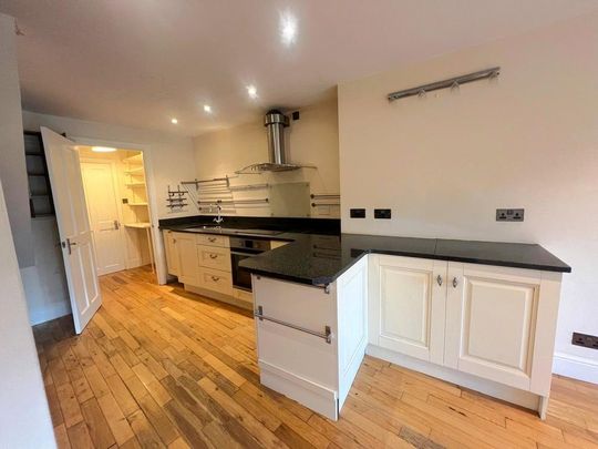 4 bedroom semi-detached house to rent - Photo 1