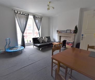 3 bedroom flat to rent - Photo 5