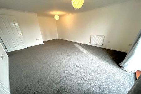 Midanbury Court, SO18 - Photo 3