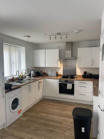 1 bedroom in a house share to rent - Photo 2