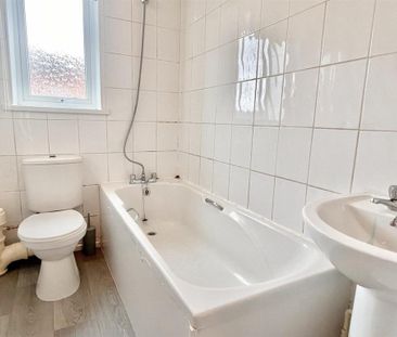 2 bedroom semi-detached house to rent - Photo 5