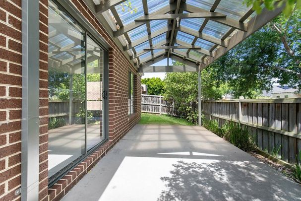 Immaculate Four-Bedroom Home in Prime Lyndhurst Location! - Photo 1