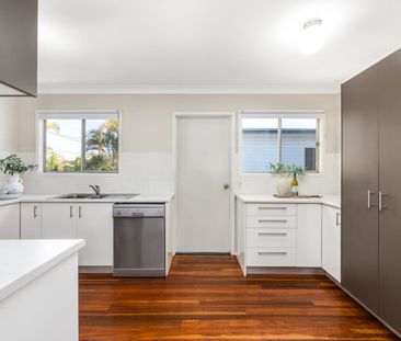 3 Bedroom house Redcliffe Contact Julie Sykes 0438 050 110 6 month ... - Photo 6