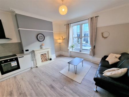 1 bedroom flat to rent - Photo 2