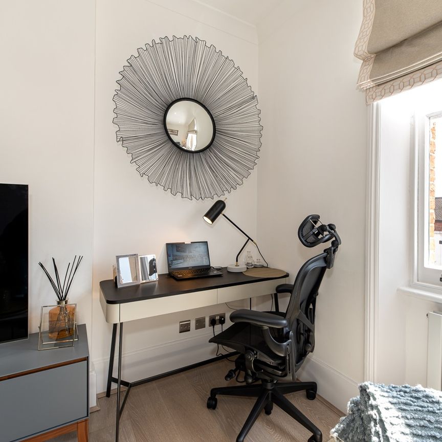 2 Bed Flat, Pater Street, W8 - Photo 1