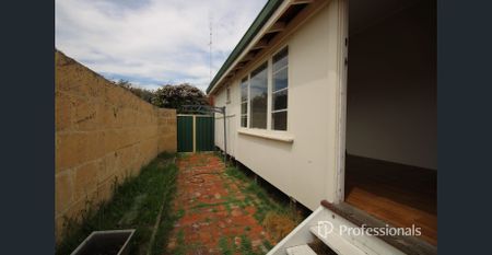 Cozy two bedroom Home - Photo 2