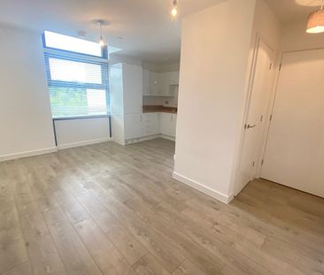 Edinburgh Gate - Photo 1