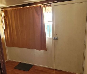 2 Bedroom House - Photo 6