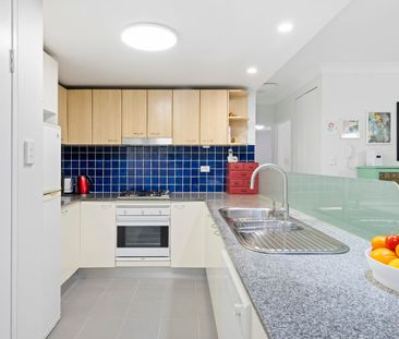 Stylish Ground-Floor Apartment in Central Dee Why - Photo 4