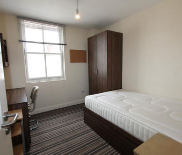 4 bedroom flat to rent - Photo 3