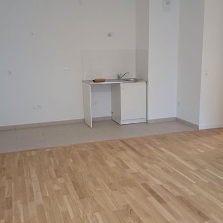 location Appartement T3 DE 59.48m² À CHESSY - Photo 3