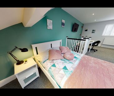 Room in a Shared House, Strawberry Road, M6 - Photo 1