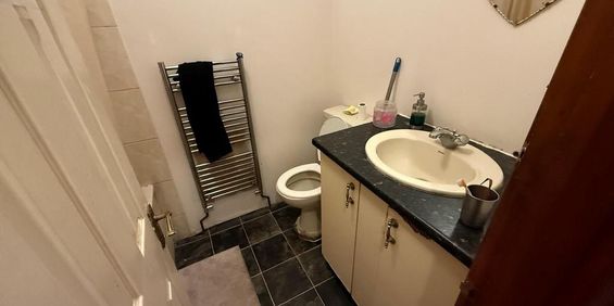 1 bedroom in a house share to rent - Photo 3