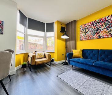 BEDROOM 1- HUGE DOUBLE ENSUITE - Photo 4