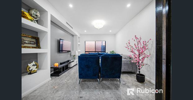 The Perfect Family Home with Extra Kitchen & Solar - Photo 1