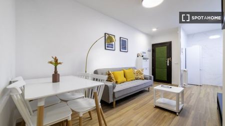 4 room luxury Flat for rent in Madrid, Spain - Photo 2