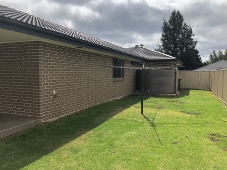 Beautifully Presented Home - Photo 2