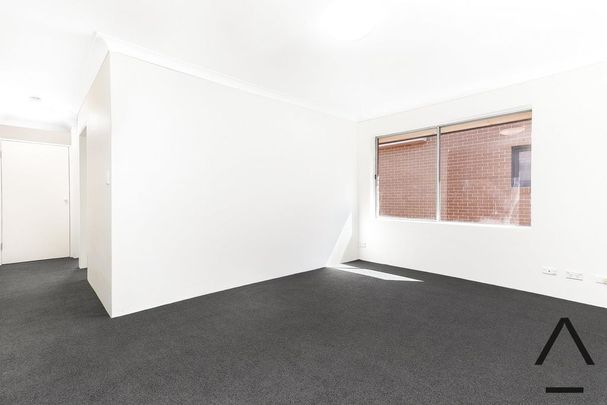 Recently renovated two bedroom unit in great location - Photo 1