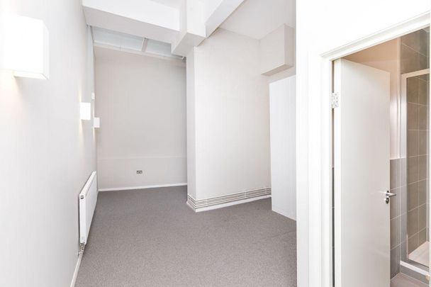 3 bedroom flat to rent - Photo 1