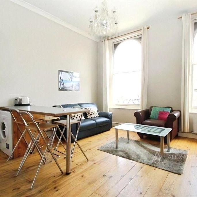 2 bedroom flat to rent - Photo 1