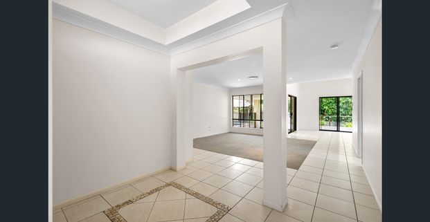 Spacious contemporary family home in a quiet location with in-ground pool - Photo 1