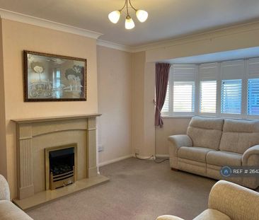 2 bedroom flat to rent - Photo 2