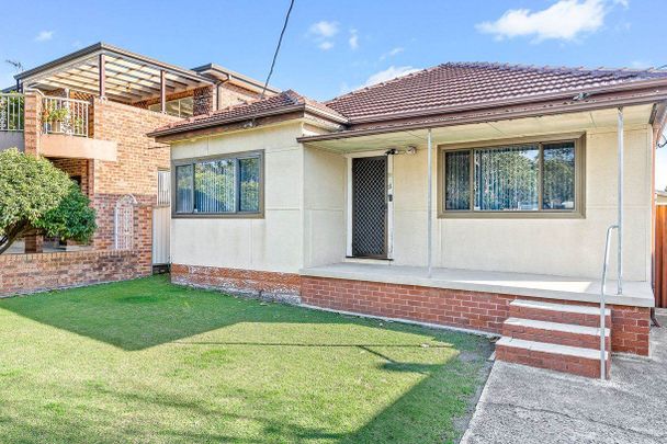 11 Rosebank Avenue, Kingsgrove, NSW 2208 - Photo 1