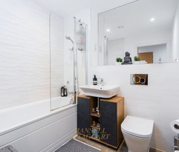 West Green Drive, Crawley, RH11 - Photo 3