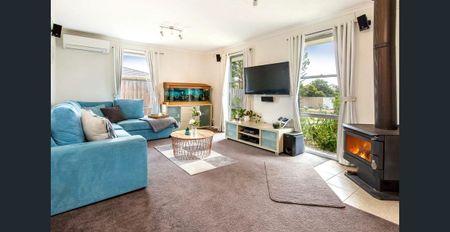 Modest 3 bedroom home - Photo 3