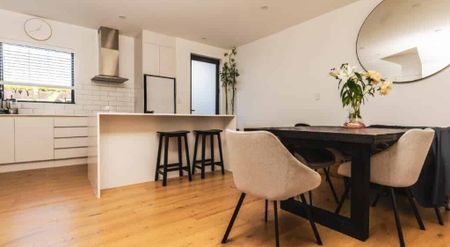 Warm and Inviting St Vincents Ave Beauty - Photo 4