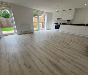 4 bedroom terraced house to rent - Photo 1