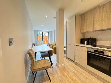 2 Bed Flat, High Road, HA0 - Photo 4