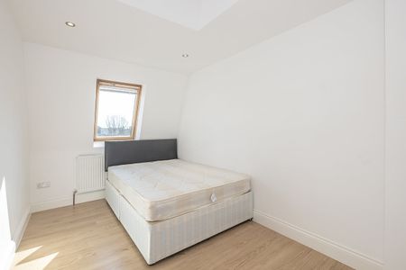 4 bedroom flat to rent - Photo 2