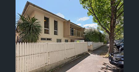 5 MONTH LEASE, TWO BEDROOM APARTMENT RICHMOND HILL! - Photo 3