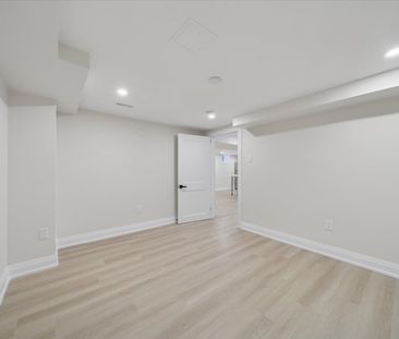 For Lease - 19 Limestone Crescent, Whitby, Ontario - Photo 3