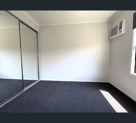28 Orangeberry Circuit, Mount Low, Qld 4818 - Photo 4