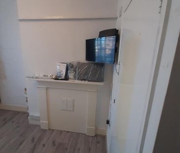 Room in a Shared House, Pimlico/Victoria, SW1V - Photo 3