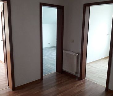 Große 2 Raumwohnung frisch renoviert, mit Balkon, im Dachgeschoss - Foto 3