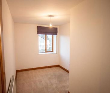 546 Wakefield Road, Huddersfield, HD5 - Photo 5