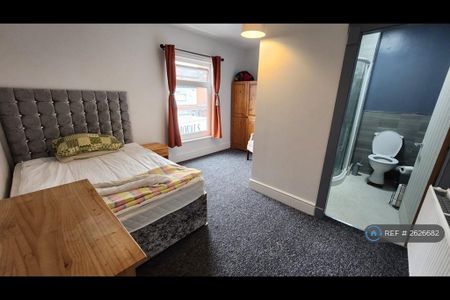1 bedroom in a house share to rent - Photo 3