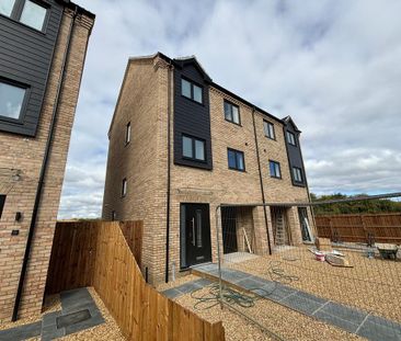 3 bedroom semi-detached house to rent - Photo 1