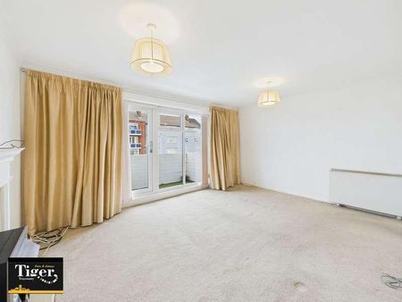 Duchess Court, Queens Promenade, Bispham, FY2 - Photo 2