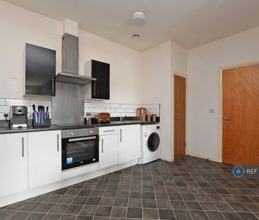 3 bedroom flat to rent - Photo 5