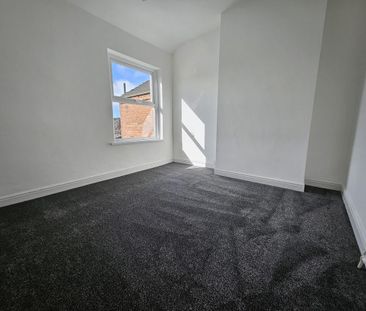 3 bedroom end of terrace house to rent - Photo 4